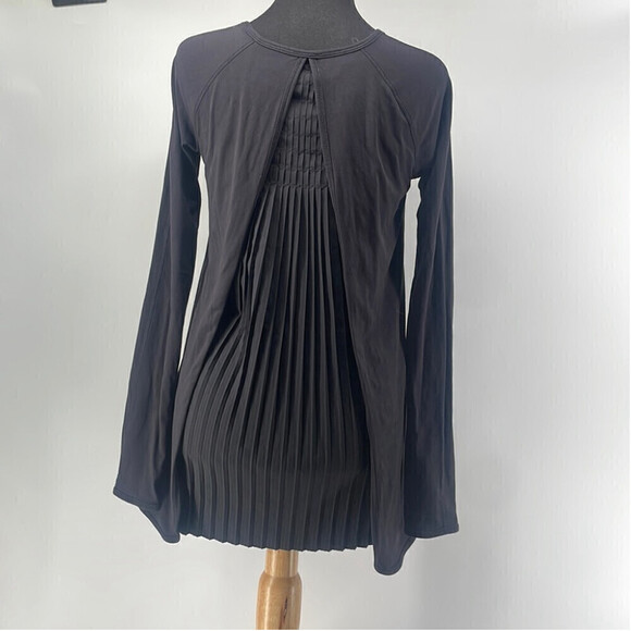 Lululemon Making Moves Long Sleeve
Black sz 6 - Picture 4 of 12